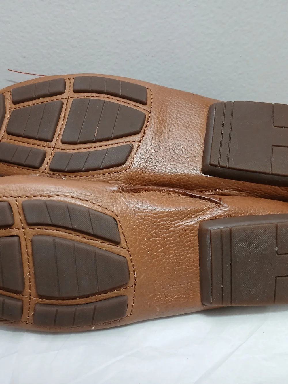 Hush Puppies Women's Brown Leather Bit-Accent Loafers *Scuffing Under Front*
